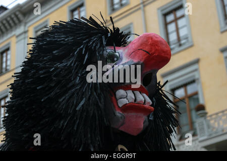 Bâle, Suisse. 24 Février, 2015. Selon wiki, Carnaval de Bâle est l'un des top 50 les festivités locales en Europe. Il faut trois jours du 23 au 25 février 2015. Un participant (Fasnächtler en suisse-allemand) est indiqué sur la photo. Credit : swiss.photos/Alamy Live News Banque D'Images