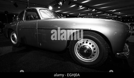 Voiture de luxe britannique Bristol 404 Coupé. Le noir et blanc Banque D'Images