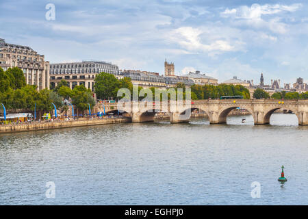 Pont Neuf, le plus ancien pont sur Seine à Paris, France Banque D'Images