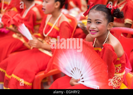 Ecolières Thaïlandais célèbrent le Nouvel An chinois à Hua Hin Banque D'Images