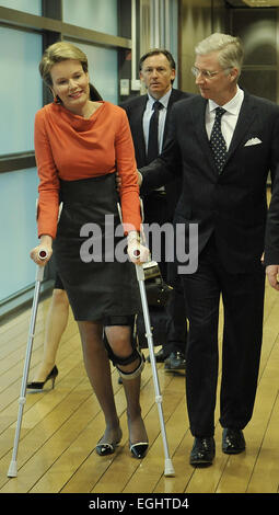 Bruxelles. Feb 25, 2015. Le roi Philippe (R) et de la Reine Mathilde de Belgique visiter le siège de l'UE à Bruxelles, le 25 février 2015. Credit : Ye Pingfan/Xinhua/Alamy Live News Banque D'Images