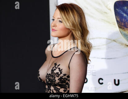 Hollywood, Los Angeles, Californie, USA. Feb 24, 2015. L'actrice australienne Jordy Lucas arrive pour la première mondiale de Warner Bros Pictures 'Focus' au théâtre chinois de Grauman à Hollywood, Los Angeles, Californie, USA, 24 février 2015. Photo : Hubert Boesl /dpa - PAS DE FIL - SERVICE/dpa/Alamy Live News Banque D'Images