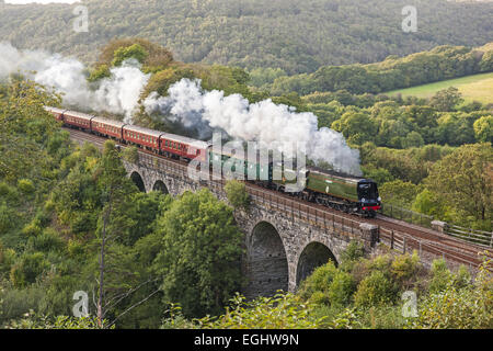 Le Royal Duchy, Corsier (GE), à la vapeur plus Clinnick Viaduc Banque D'Images