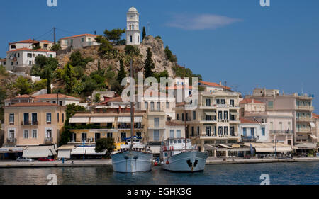 Quai sur l'île de Poros, Argolide, Péloponnèse, Grèce Banque D'Images