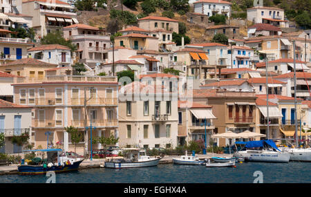 Quai sur l'île de Poros, Argolide, Péloponnèse, Grèce Banque D'Images