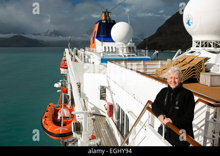 La Géorgie du Sud, Cumberland Bay, passagère à bord MS Hanseatic dans Jason Harbour Banque D'Images