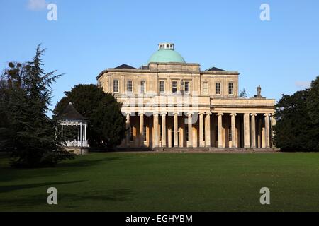 Pittville Pump Rooms, Cheltenham Regency, une ville thermale dans le Gloucestershire. Les salles des pompes ont été la source de l'eau du spa Banque D'Images