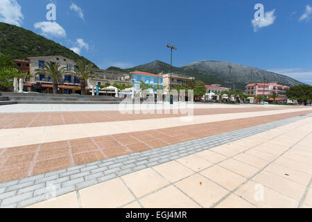 Ville de Poros, Céphalonie. Vue pittoresque de la plage de Poros et l'esplanade sur le sud-est de Céphalonie. Banque D'Images