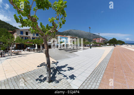 Ville de Poros, Céphalonie. Vue pittoresque de la plage de Poros et l'esplanade sur le sud-est de Céphalonie. Banque D'Images