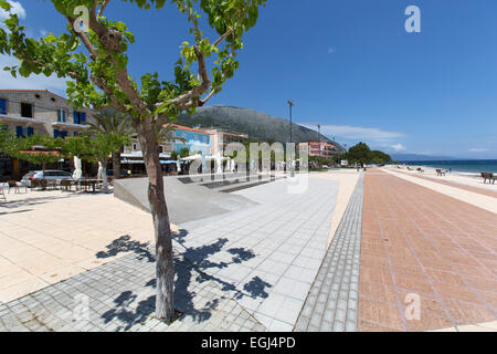 Ville de Poros, Céphalonie. Vue pittoresque de la plage de Poros et l'esplanade sur le sud-est de Céphalonie. Banque D'Images