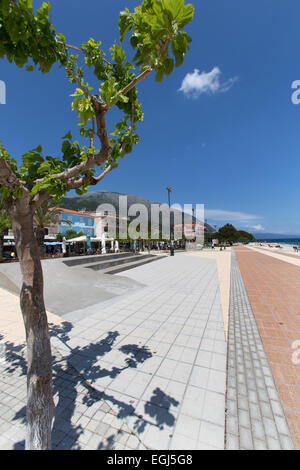 Ville de Poros, Céphalonie. Vue pittoresque de la plage de Poros et l'esplanade sur le sud-est de Céphalonie. Banque D'Images