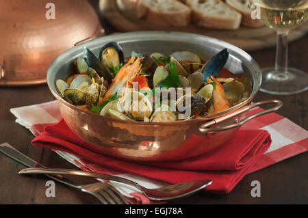 La Cataplana de Mariscos. Ragoût de fruits de mer au Portugal. Banque D'Images