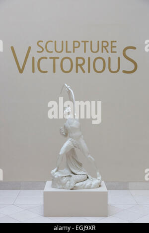 Londres, Royaume-Uni. 23 février 2015. Eagle Slayer, 1851, par John Bell. 'Sculpture' victorieuse est la première grande exposition consacrée à la sculpture produite au cours du règne de la reine Victoria (1837-1901). L'exposition s'ouvre le 25 février à la Tate Britain et court jusqu'au 25 mai 2015. Le spectacle a été organisé en collaboration avec le Yale Center for British Art et est organisée à la Tate par Greg Sullivan. Banque D'Images