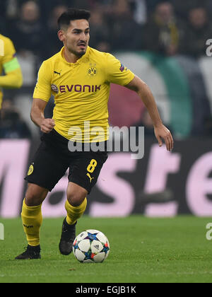 Turin, Italie. Feb 24, 2015. L'Ilkay Gündogan Dortmund joueur contrôle le ballon au cours de la Ligue des Champions Tour de jambe premier 16 match de football entre la Juventus Turin et Borussia Dortmund au Juventus Stadium à Turin, Italie, 24 février 2015. Photo : Marius Becker/dpa/Alamy Live News Banque D'Images