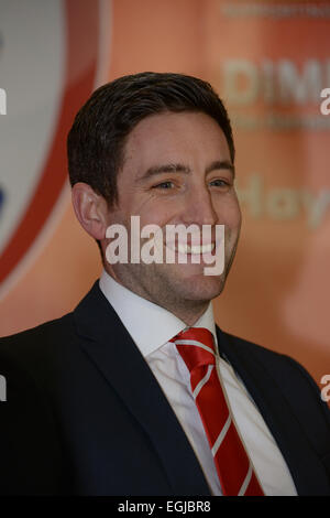 Barnsley, au Royaume-Uni. Feb 25, 2015. Barnsley FC, nouveau manager Lee Johnson est montré être dévoilée à l'Oakwell en fonction du terrain de football le mercredi 25 février 2015. Lee a accepté l'emploi après directeur précédent Danny Wilson a été licencié le 12 février 2015. Photo : Scott Bairstow/Alamy Live News Banque D'Images