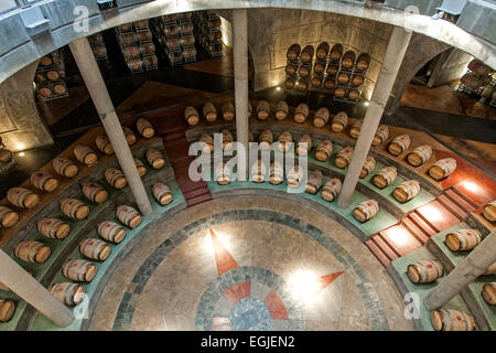 Rotonde et le chêne des tonneaux de vin, Bodega Salentein (winery), la Province de Mendoza, Argentine Banque D'Images