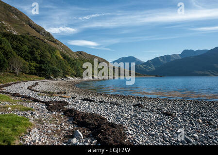 Loch Hourn et les collines de Knoydart de Camas na Cailinn Banque D'Images