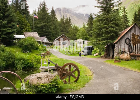 Crow Creek camp minier. Girdwood, AK, illustré en vert luxuriant feuillage sumer Banque D'Images