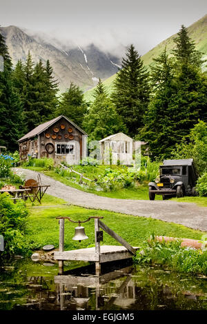 Crow Creek camp minier. Girdwood, AK, illustré en vert luxuriant feuillage sumer Banque D'Images