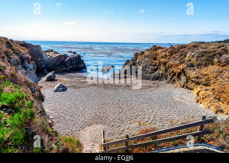 Plage cachée au Point Lobos State Reserve. Le comté de Monterey, en Californie, aux États-Unis. Banque D'Images