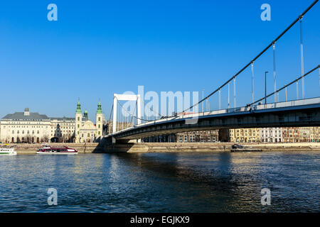 BUDAPEST, HONGRIE - Février 15, 2015 : Pont Elisabeth (Hongrois : Erzsebet Hid) est le troisième pont le plus récent de Budapest, Hongrie Banque D'Images