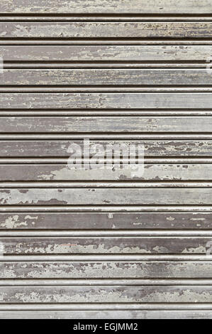 Vieille clôture en bois, détail d'un mur couvert de protection et de décoration en bois, sale et abandonné Banque D'Images