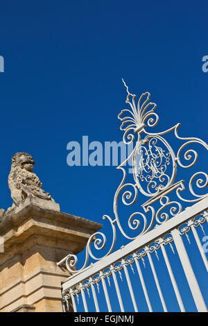 Porte en fer forgé d'un prestigieux winery Banque D'Images