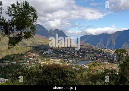 Cilaos, île de la Réunion, France. 4e août 2013. Ville de Cilaos cirque, un des trois cirques de l'île de la réunion © Valérie Koch/ZUMA/ZUMAPRESS.com/Alamy fil Live News Banque D'Images