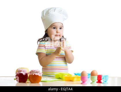 Smiling baker kid girl en chef hat Banque D'Images