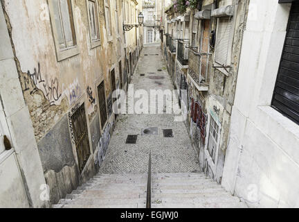 Old alley Lisbonne, détail d'une rue dans un vieux quartier de Lisbonne, ville de Tours Banque D'Images