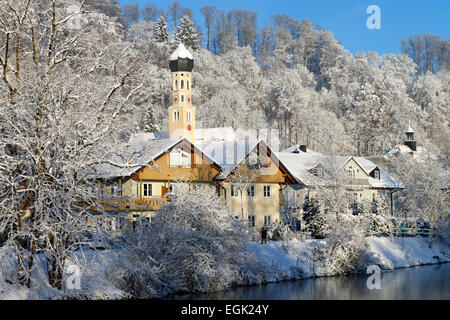 L'église paroissiale de Saint André, la banque de la rivière Loisach, centre historique, Wolfratshausen, Upper Bavaria, Bavaria, Germany Banque D'Images