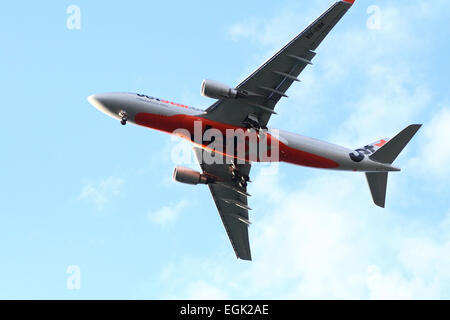 Jet Star vol d'un avion dans le ciel Banque D'Images