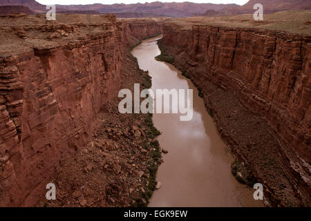 Vue sur le fleuve Colorado depuis le pont historique Navajo, Arizona Banque D'Images