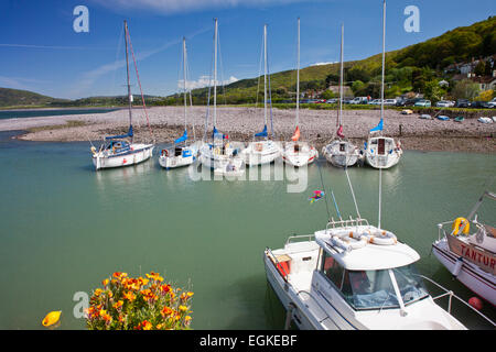 Lieu de loisirs yachts amarrés à Porlock Weir sur le canal de Bristol à Somerset, England, UK Banque D'Images