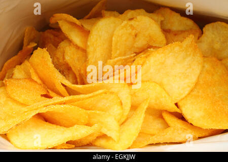 Croustilles de pommes de terre dans l'emballage close-up Banque D'Images