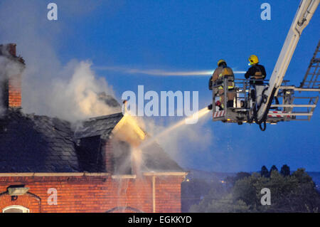 Belfast, Irlande du Nord. 9 Août 2013 - Une école presbytérienne fermé a été détruit dans l'incendie suspect. Il n'est pas clair si c'était dans un mobile. sectaire Banque D'Images