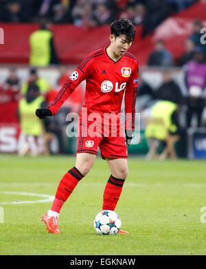 Leverkusen, Allemagne. Feb 25, 2015. Leverkusen est Heung-Min fils au cours de la Ligue des Champions entre Bayer 04 Leverkusen et de l'Atlético Madrid, Bayarena à Leverkusen le 25 février 2015. Dpa : Crédit photo alliance/Alamy Live News Banque D'Images