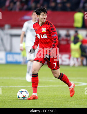 Leverkusen, Allemagne. Feb 25, 2015. Leverkusen est Heung-Min fils au cours de la Ligue des Champions entre Bayer 04 Leverkusen et de l'Atlético Madrid, Bayarena à Leverkusen le 25 février 2015. Dpa : Crédit photo alliance/Alamy Live News Banque D'Images