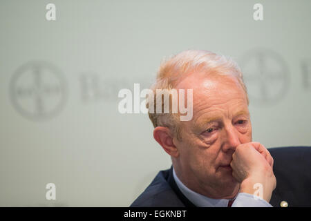 Bayer Marijn Dekkers Directeur de la société à l'conférence de presse sur les états financiers à Leverkusen, Allemagne, 26 février 2015. Bayer Groupe a présenté ses résultats financiers le 26 février 2015 à Leverkusen, en Allemagne, en disant leur 2014 Le bénéfice net a 3 426 millions d'euros contre 3 189 millions d'euros en 2013, soit une augmentation de 7,4  %. Les ventes ont été à 42 239 millions d'euros contre 40 157 millions d'euros en 2013, soit une augmentation de 5,2  %. Photo : afp/VENNENBERND ROLF Banque D'Images