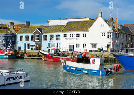 Bateaux amarrés dans le port, Weymouth, Dorset, Angleterre, Royaume-Uni Banque D'Images