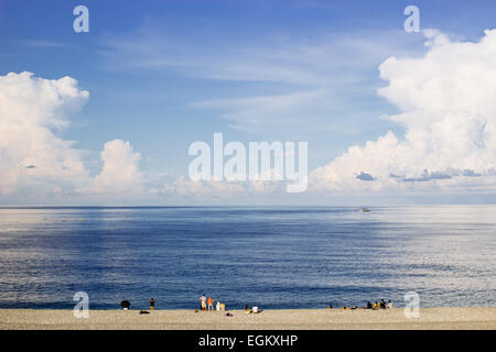 Ciel bleu de l'océan mer tropical cumulus moelleux Banque D'Images