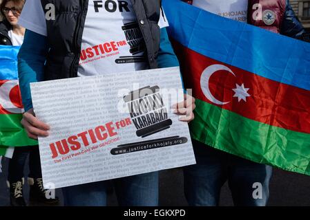 George Square, Glasgow, Ecosse, Royaume-Uni. 26 Février, 2015. Campagne nationale de sensibilisation à la justice pour Khodjala. Ces jeunes hommes et femmes se sont réunis dans le centre-ville de Glasgow pour sensibiliser à ce qu'ils décrivent comme la première guerre froide génocide qui a eu lieu au cours de l'année 1992 de Khojaly, Azerbaïdjan. Banque D'Images