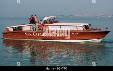 AJAXNETPHOTO. Mars 2004. Venise, Italie - SAN CLEMENTE HÔTEL AVEC LA PERMISSION DE LANCER SUR LE LAGON. PHOTO:JONATHAN EASTLAND/AJAX REF:51011 2120A4289 Banque D'Images