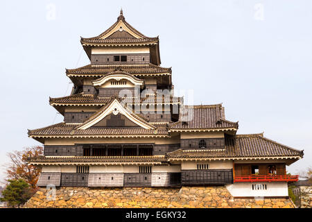 Le Château de Matsumoto, dans la préfecture de Nagano, au Japon. Banque D'Images