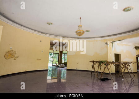 L'ancien roi Sihanouk's Mansion en haut de la colline à Kep, au Cambodge. Banque D'Images