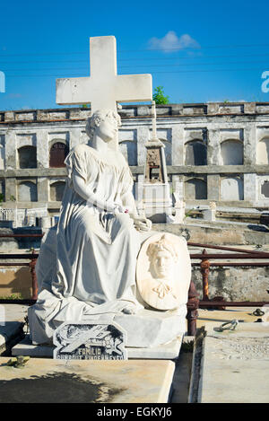 Cuba Cienfuegos Cementerio General La Reina néo classique cimetière municipal ouvert Années 1830 Sleeping Beauty cross Familia Rumbaut Banque D'Images