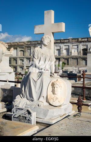 Cuba Cienfuegos Cementerio General La Reina néo classique cimetière municipal ouvert Années 1830 Sleeping Beauty cross Familia Rumbaut Banque D'Images