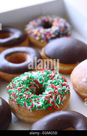 Sélection de Krispy Kreme dans une boîte Banque D'Images