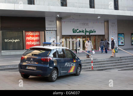 Voiture de police Policia grand magasin El Corte Ingles Banque D'Images