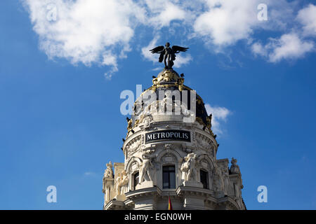 Edificio Metrópolis ou bâtiment Metropolis (Espagnol) est un immeuble de bureaux à Madrid, Espagne, à l'angle de la Calle de Alcalá Banque D'Images